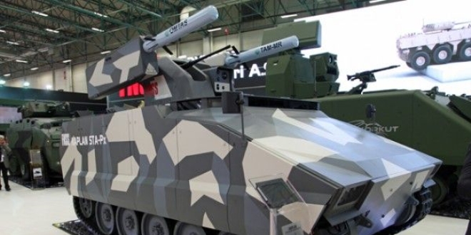 Uluslararas Savunma Sanayii Fuar'nda yeni bir tank dodu