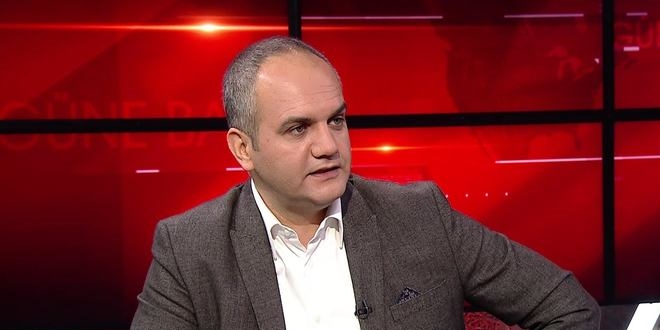 Harp Okulu öğrencilerinin abisi Tarık Toros'tu