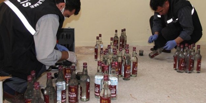 İzmir'de villada 45 litre sahte içki ele geçirildi