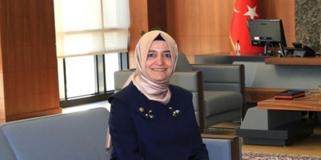 Bakan Kaya'dan engellilere çay servisi