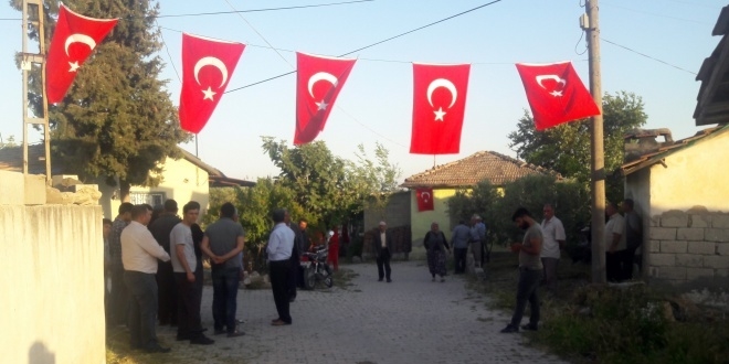 Şehit Uzman Çavuş Gücüyetmez'in babaocağına ateş düştü
