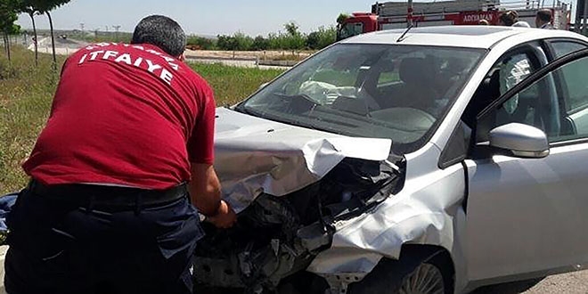 Adıyaman'da iki otomobil çarpıştı: 7 yaralı