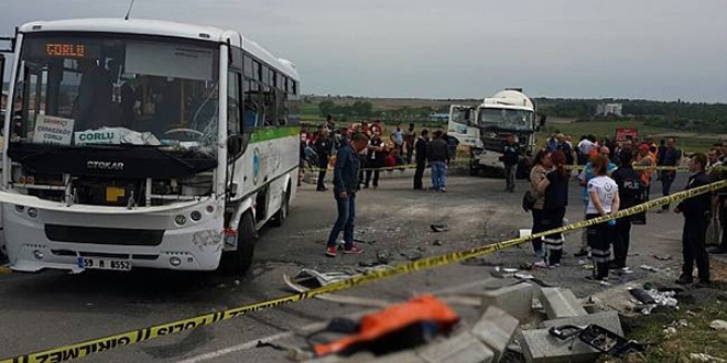 Beton mikseri ile halk otobüsü çarpıştı: 2 ölü, 7 yaralı