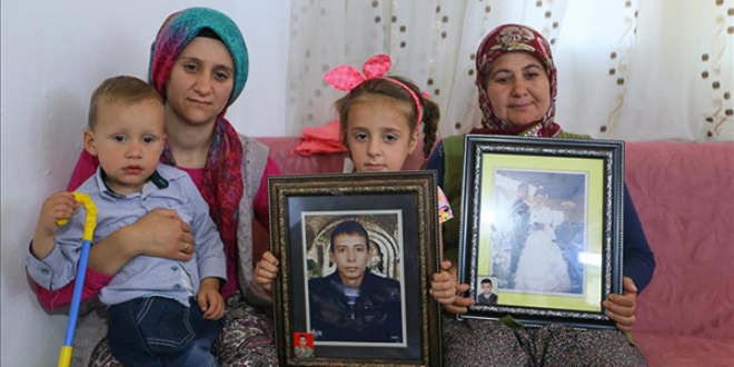 Şehit eşi : Bizim için baba şimdi bir fotoğraf