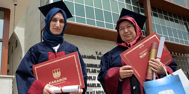 Anne okul birincisi, kızı ikinci