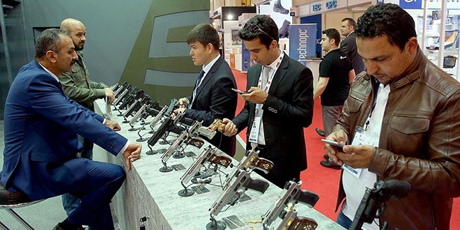 IDEF'te silah stantları büyük ilgi gördü