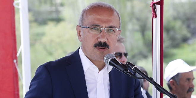 'Karamanoğlu Mehmet Bey'e minnet borcumuz var'