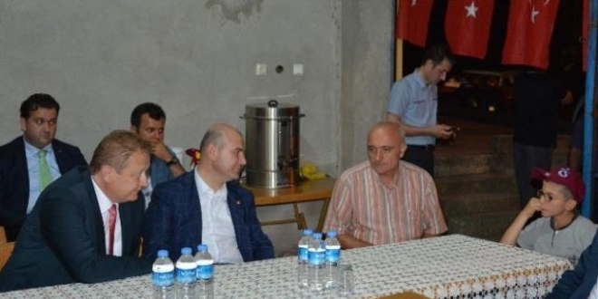 Bakan Soylu'dan şehit ailesine ziyaret