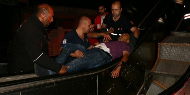 Yürüyen merdivende ayağı sıkışan kişiye kötü haber