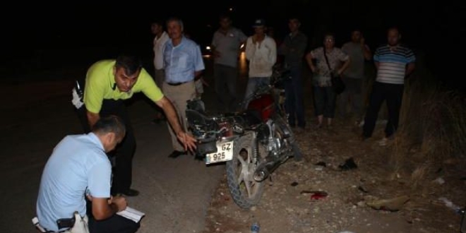 Antalya'da minib�sle motosiklet �arp��t�: 1 �l�