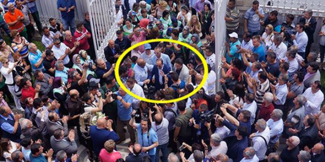 Yumruk yiyen başkana miting gibi karşılama