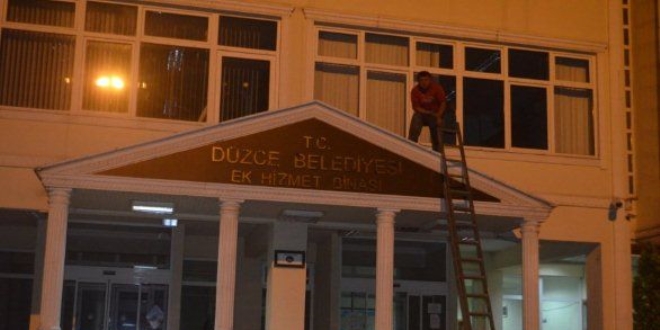 Düzce Belediye hizmet binasına kurşun isabet etti