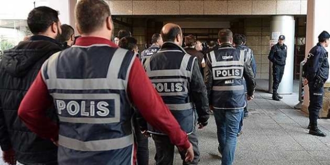 Kocaeli'de tutuklu 16 asker FET'den hakim karsna kt