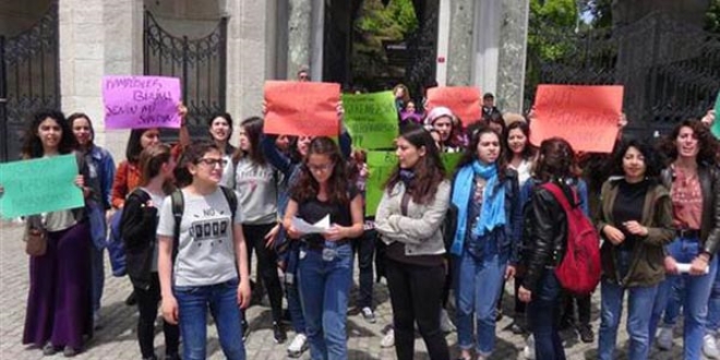 Üniversiteliler tacize karşı bir araya geldi