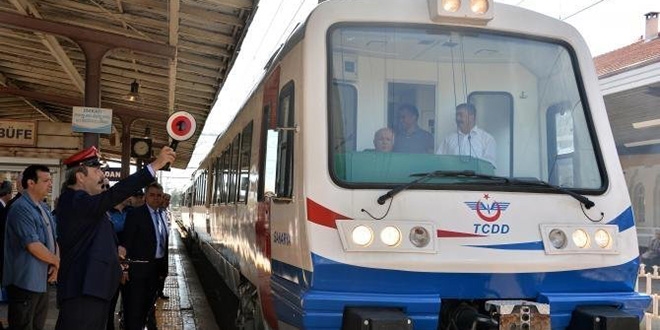 Emniyet müdürü, öğrencileri geziye tren ile gönderdi