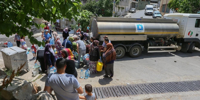 �zmir'de su kesintisine tepki