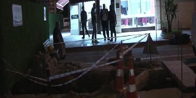 Metro kazısında kuyumcuya açılan tünel bulundu