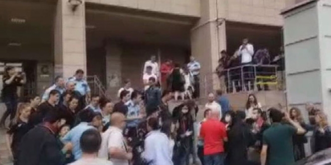 Avukatların maskeli eylemine biber gazlı müdahale