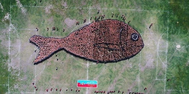 2 bin 791 çocukla balık figürlü rekor denemesi