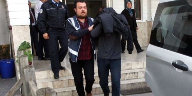 Servis ofr, rencilerine cinsel tacizden tutukland