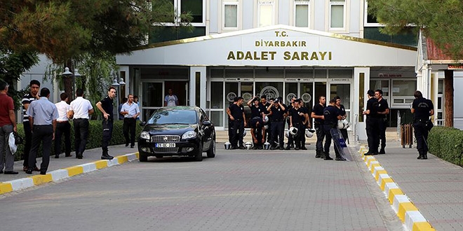 Görev yeri değişen 14 hakim ve savcıya veda gecesi
