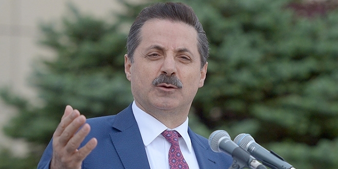 Çelik: Terörist ve darbecilere el uzatır hale geldiler