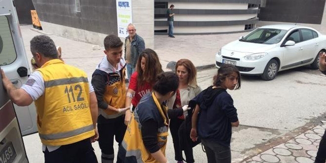 Adapazarı'nda 8 öğrenci yedikleri yemekten zehirlendi