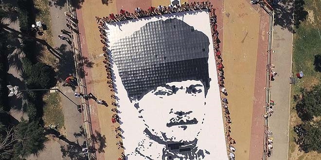 G�ztepeli minik futbolculardan 19 May�s kutlamas�