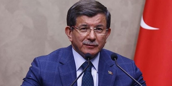 Davutoğlu: Etnik bölücülük gömleğini yırtıp atalım