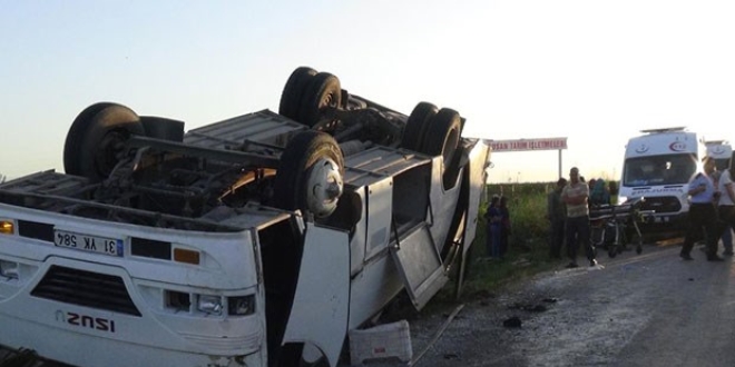 �orum'da minib�s devrildi: 12 yaral�