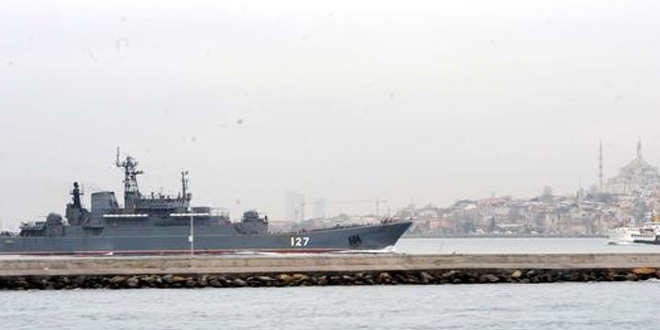 Rus sava� gemisi bo�azdan ge�ti