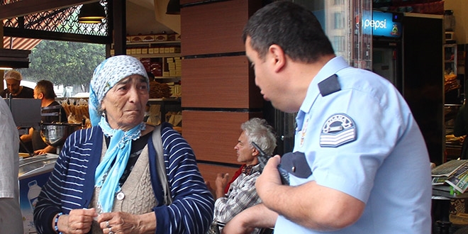 Emekli maaşını kaybedince gözyaşlarını tutamadı