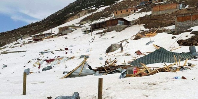 Bayburt'ta şiddetli rüzgar ve hortum