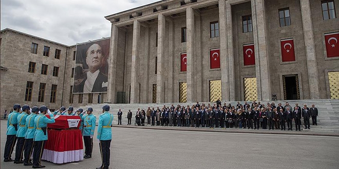 Eski Milletvekili Fırat için TBMM'de tören düzenlendi