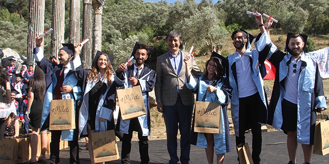 Antik kentte mezuniyet t�reni