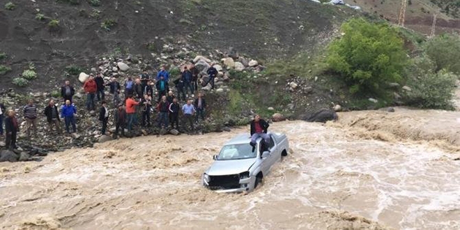 Derede mahsur kalan CHP'li meclis �yesini itfaiye kurtard�