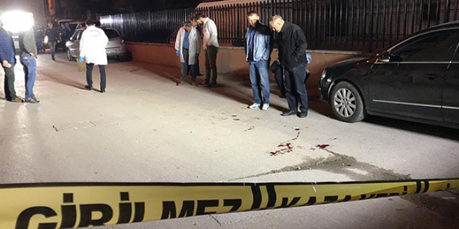 Polisin d��en silah� ate� ald�, 1 ki�i �ld�