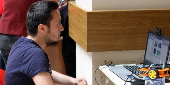 Göz bebekleriyle komut verilen tekerlekli sandalye geliştirildi