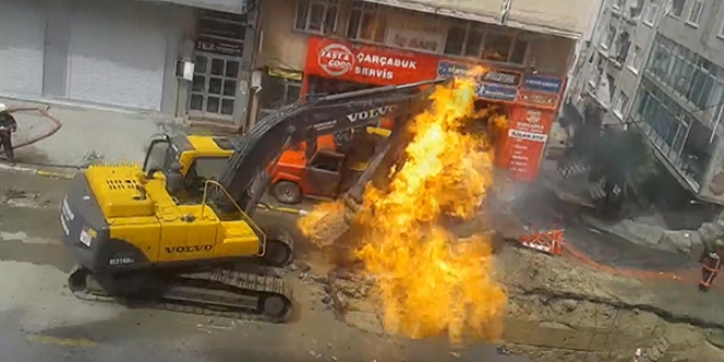Kepçe doğalgaz borusunu deldi, faciadan dönüldü
