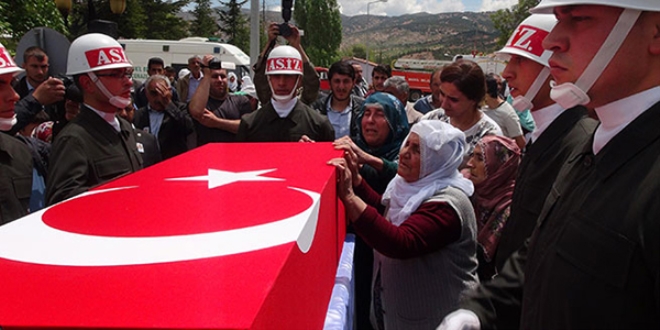 Elazığ, şehidini gözyaşlarıyla uğurladı