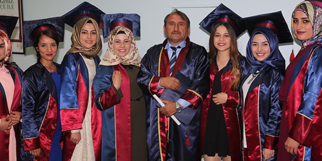 49 ya��nda mezuniyet heyecan� ya�ad�