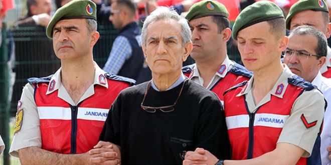 Akın Öztürk'ün darbeden haberi yokmuş!