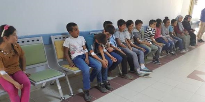 Doğumgünü partisinde 16 öğrenci pastadan zehirlendi