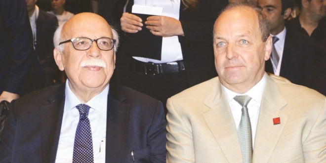 Bakan Avc�'dan tepki: Karalamay�n �rnek al�n