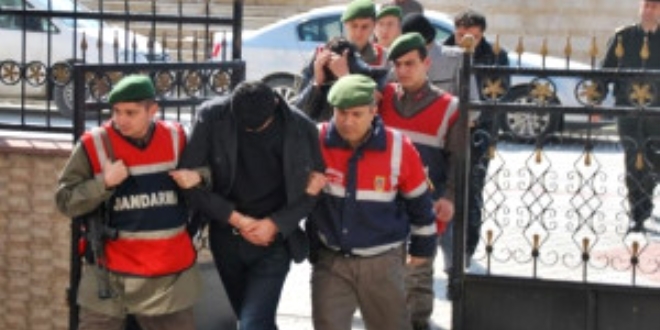 Askeri birliklere akaryakıt taşıyan firmalara operasyon