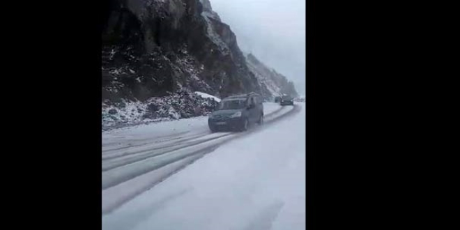 Rize'nin yüksek kesimlerine kar yağdı