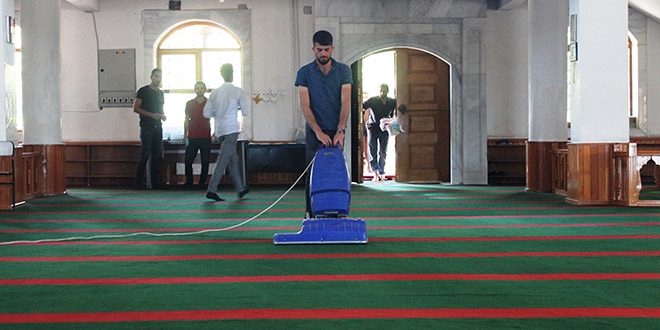 Terörün zarar verdiği camiler ramazana hazır