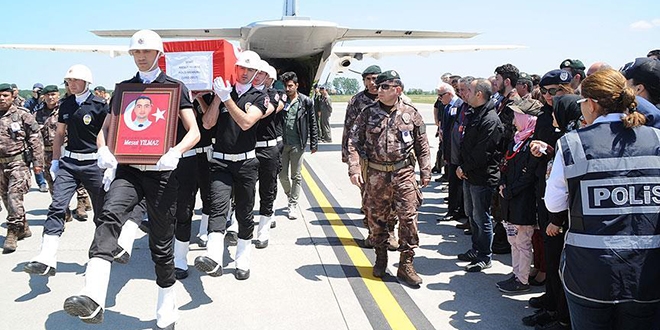 Şehit polis Yılmaz son yolculuğuna uğurlandı