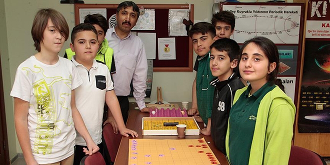 Teknoloji bağımlılığına karşı geleneksel oyunlar geliştirdiler