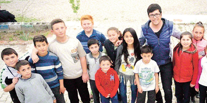 'Deli Öğretmen' köy okulunu baştan yarattı